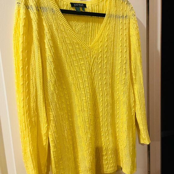 Ralph Lauren sweater almost new, wear once  and is very light - Picture 7 of 7